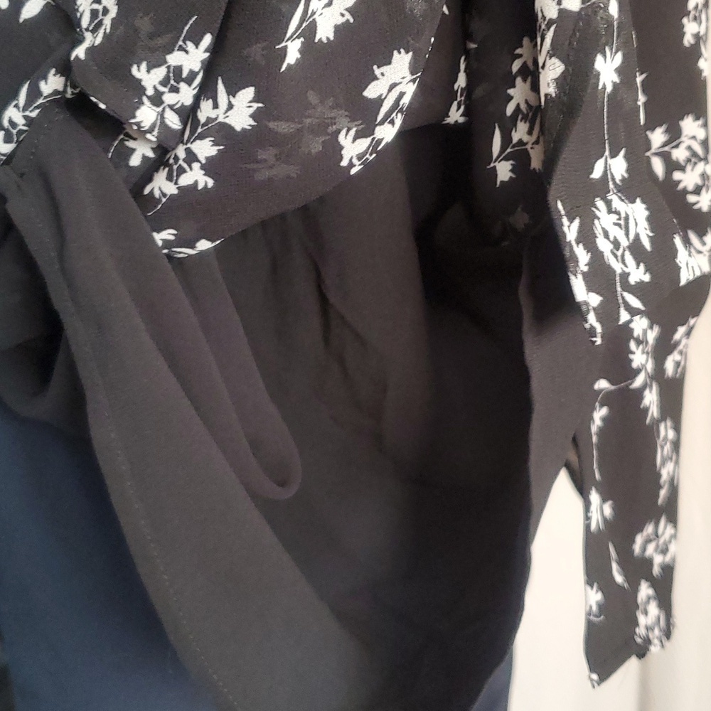 NWT Calvin Klein Black White flowered button down blouse Size 3XL - Picture 4 of 10